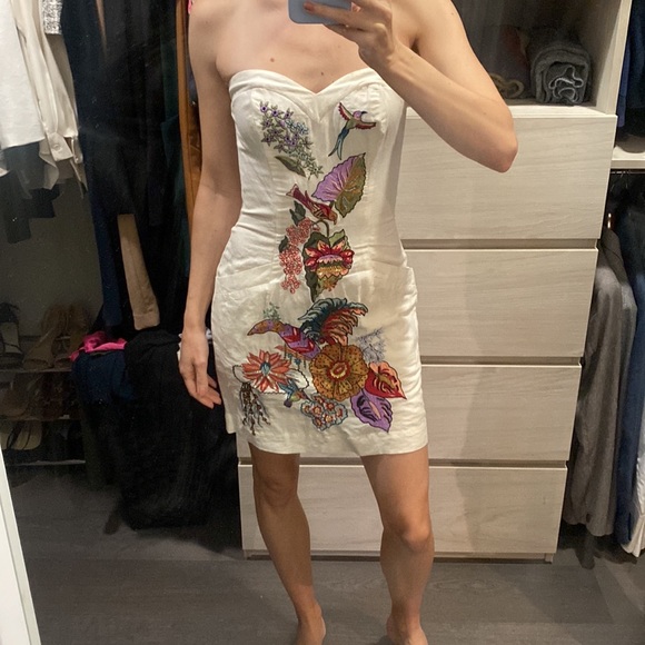 Strapless linen dress with intricate pattern. Size 2. - Picture 4 of 5